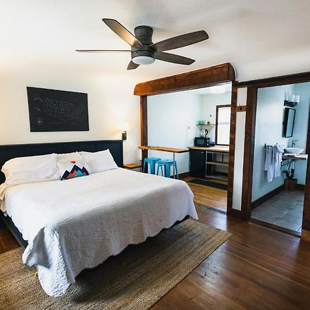 Left Coast Lodge - Pet Friendly Sisters Eksteriør bilde