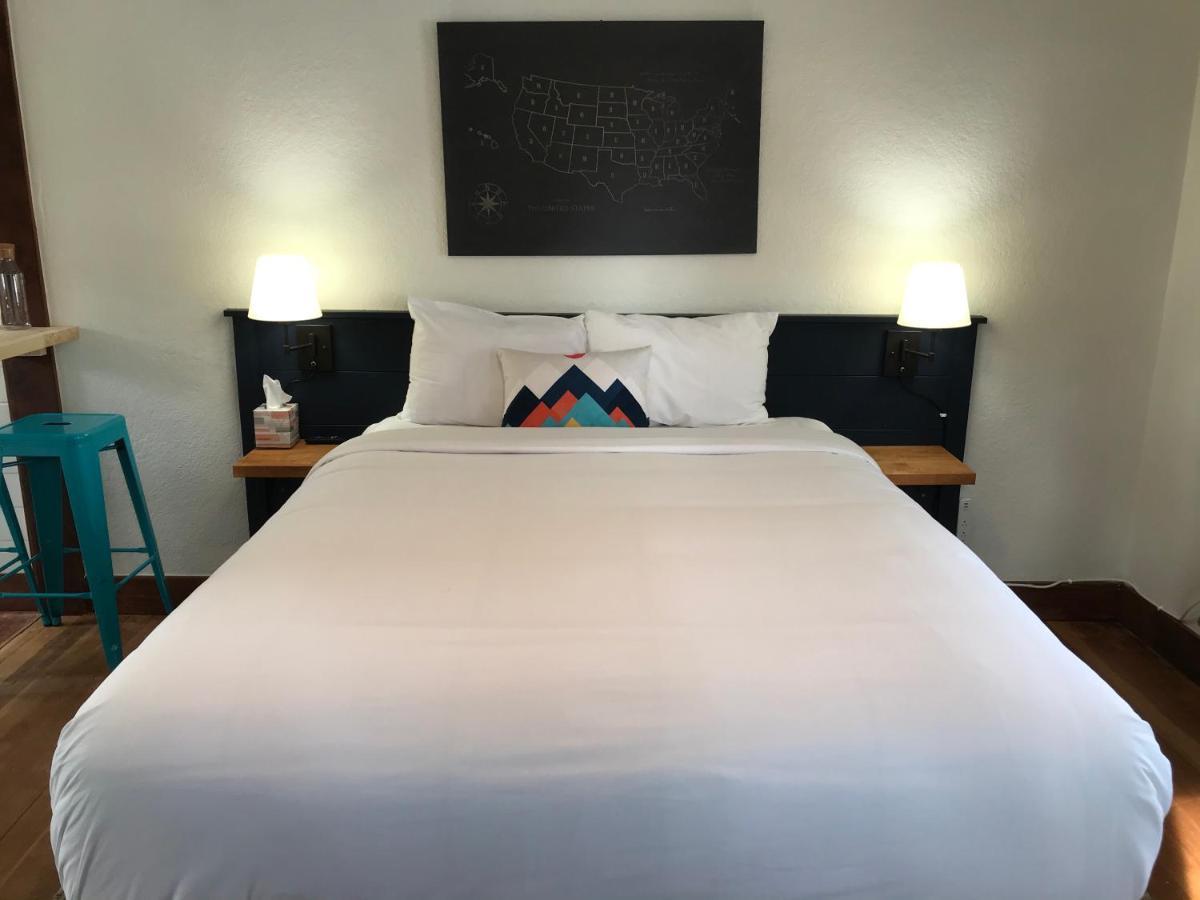Left Coast Lodge - Pet Friendly Sisters Eksteriør bilde