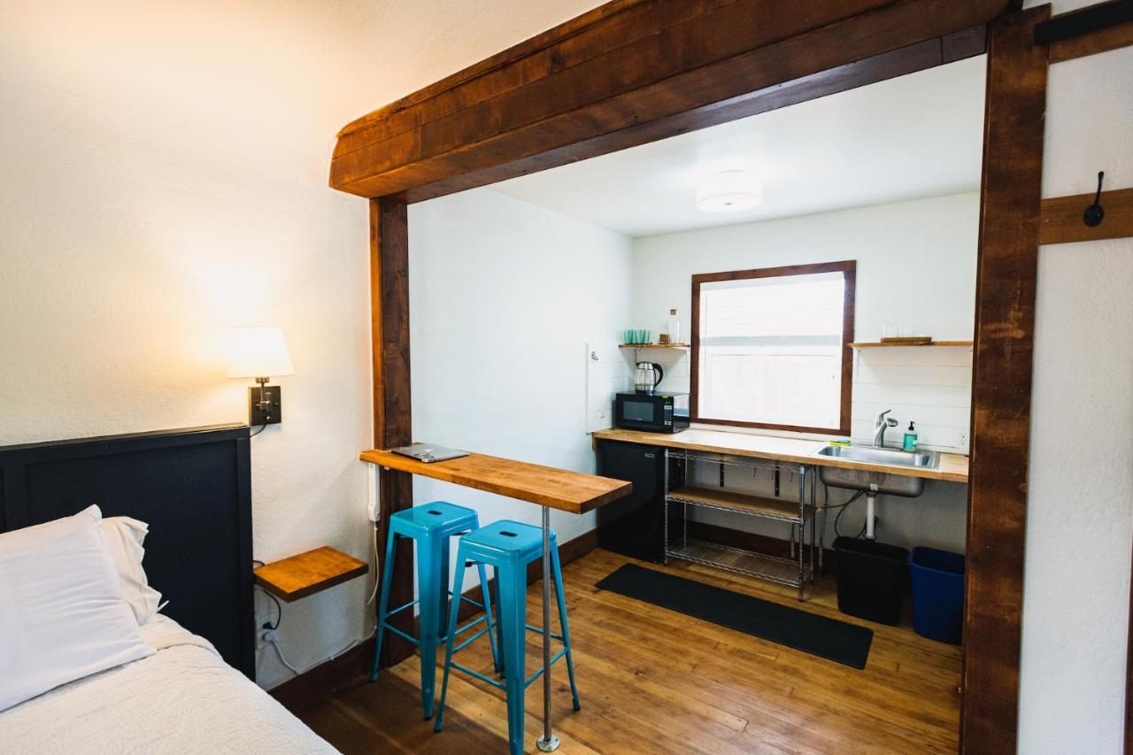 Left Coast Lodge - Pet Friendly Sisters Eksteriør bilde
