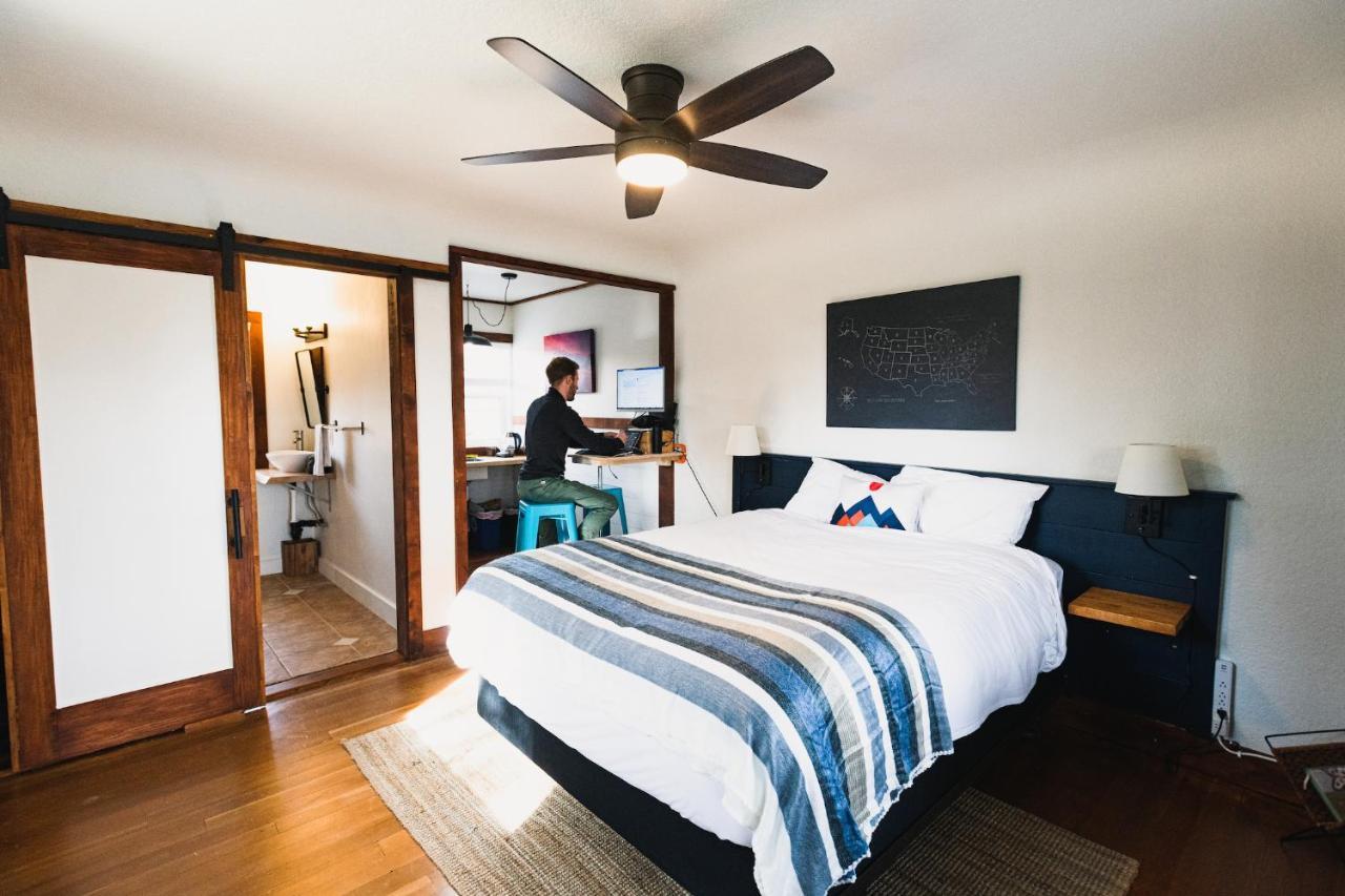 Left Coast Lodge - Pet Friendly Sisters Eksteriør bilde