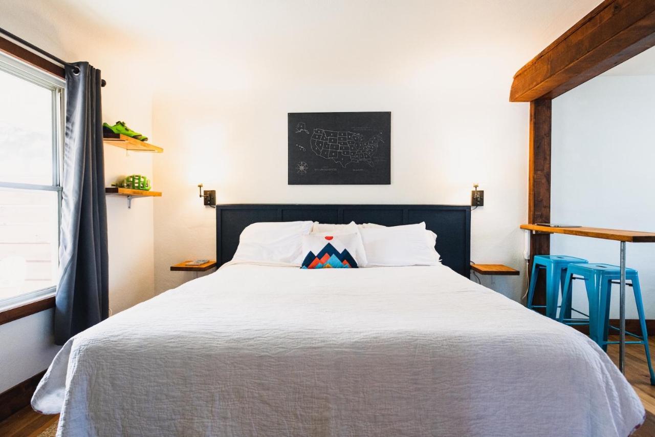 Left Coast Lodge - Pet Friendly Sisters Eksteriør bilde