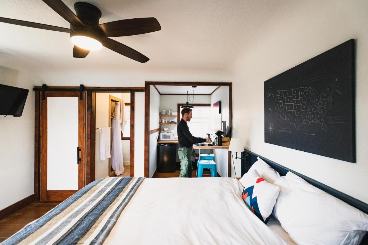 Left Coast Lodge - Pet Friendly Sisters Eksteriør bilde