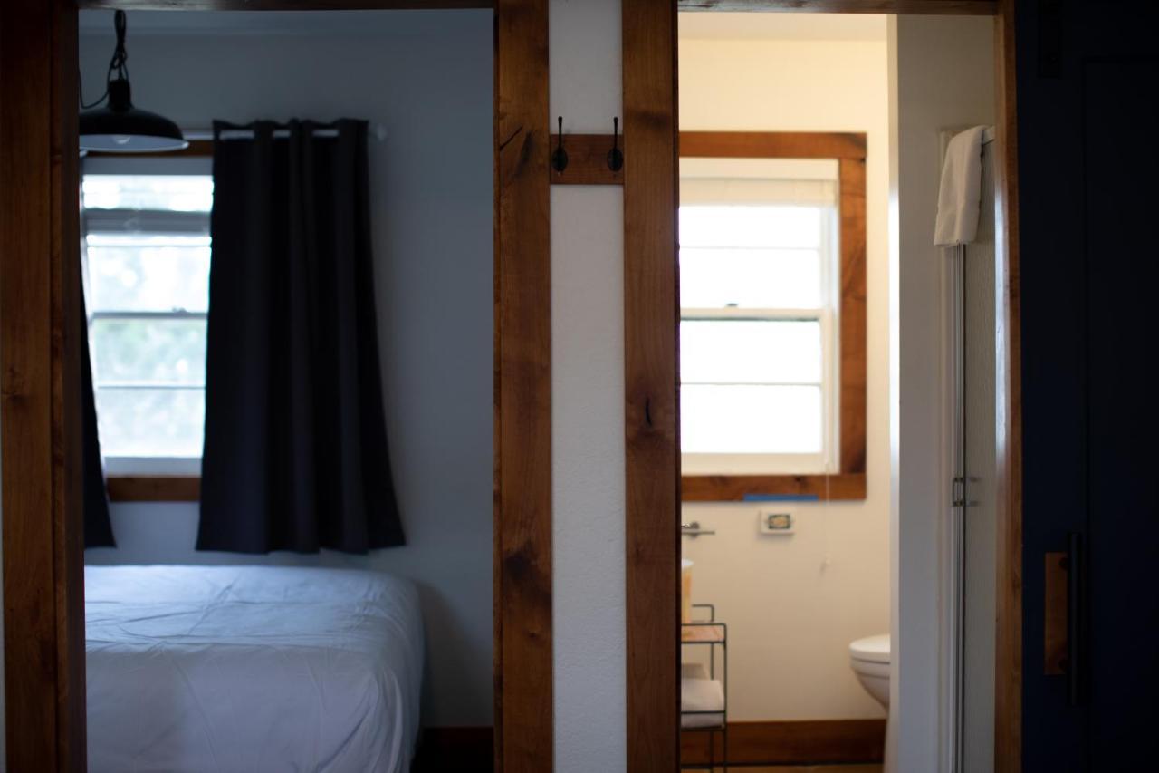 Left Coast Lodge - Pet Friendly Sisters Eksteriør bilde