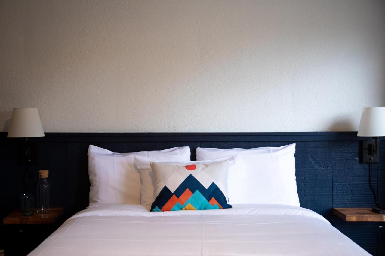 Left Coast Lodge - Pet Friendly Sisters Eksteriør bilde