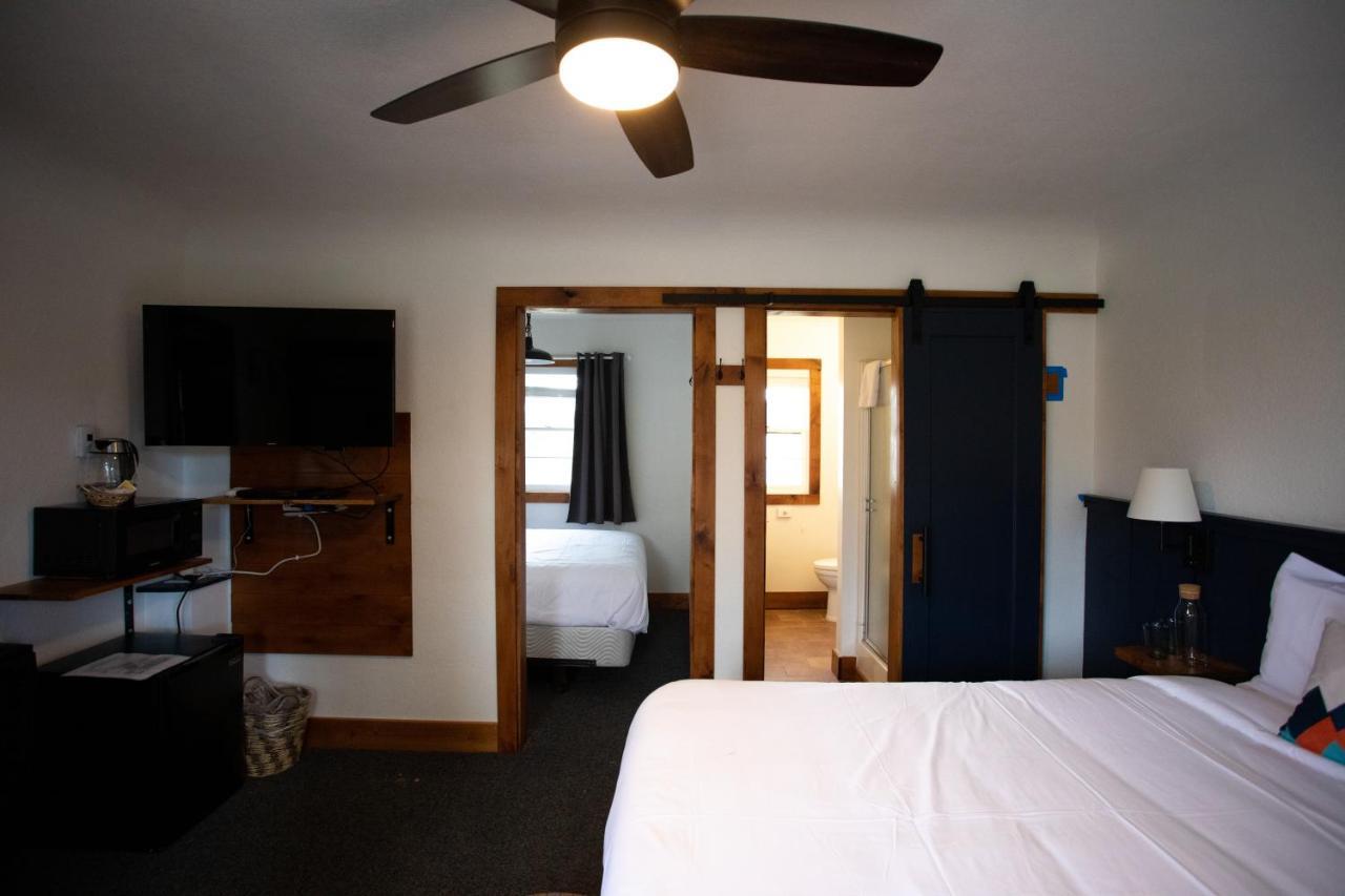 Left Coast Lodge - Pet Friendly Sisters Eksteriør bilde