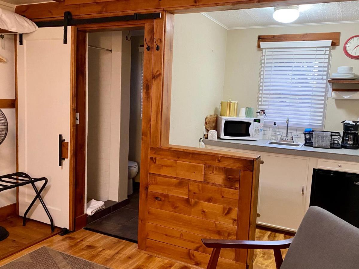 Left Coast Lodge - Pet Friendly Sisters Eksteriør bilde